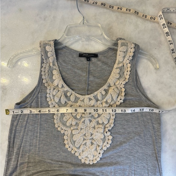 Maternity tank with Lacey embellishment size medium - Picture 4 of 6